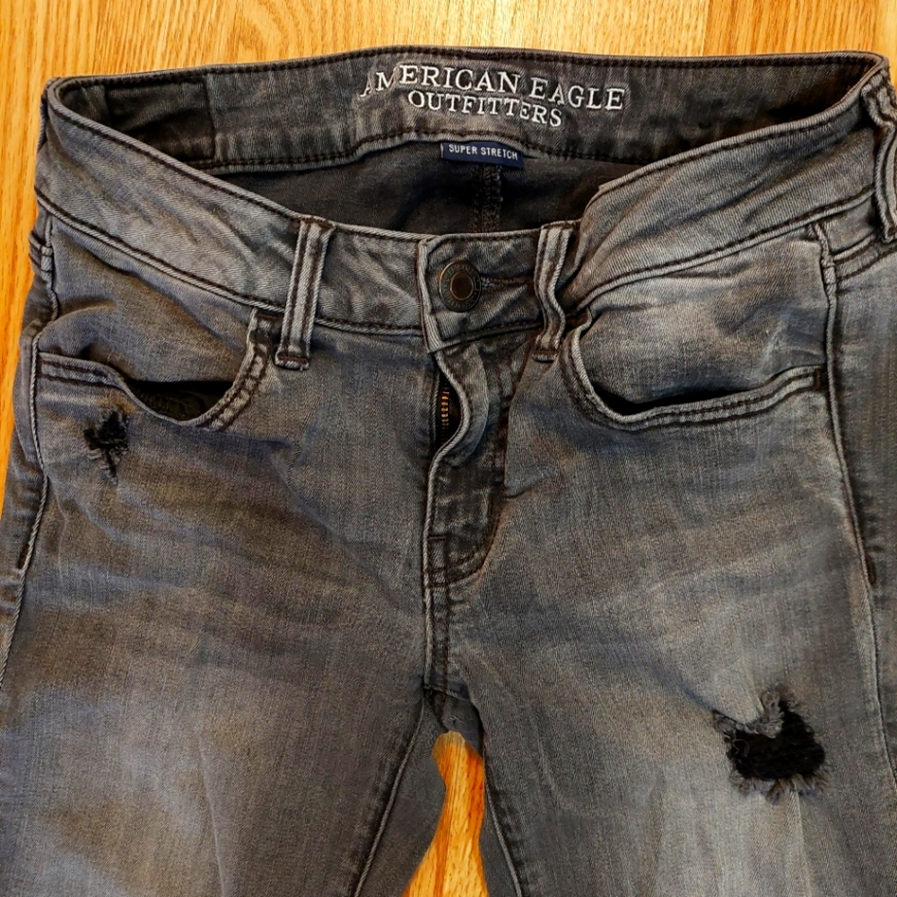 American Eagle Outfitters Black Distressed super stretch jeggings size 6